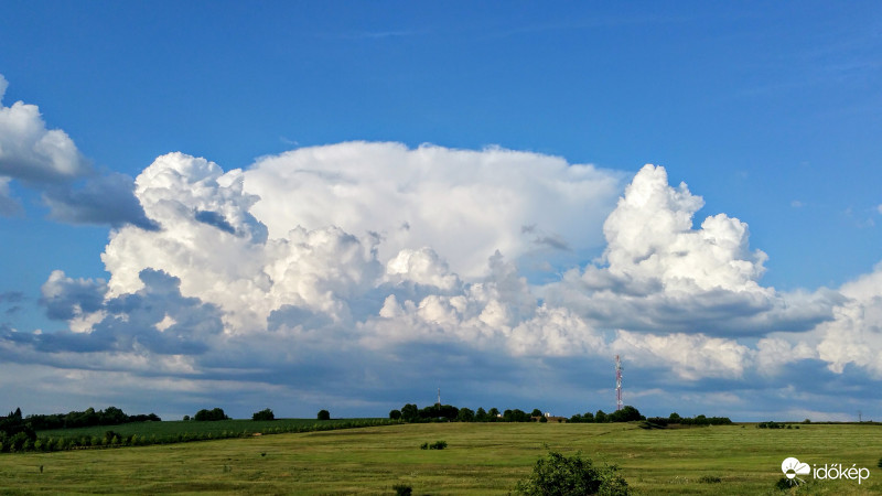 Pécsi gomolyfelhők