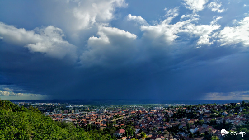 Zivatarfelhő Pécsett