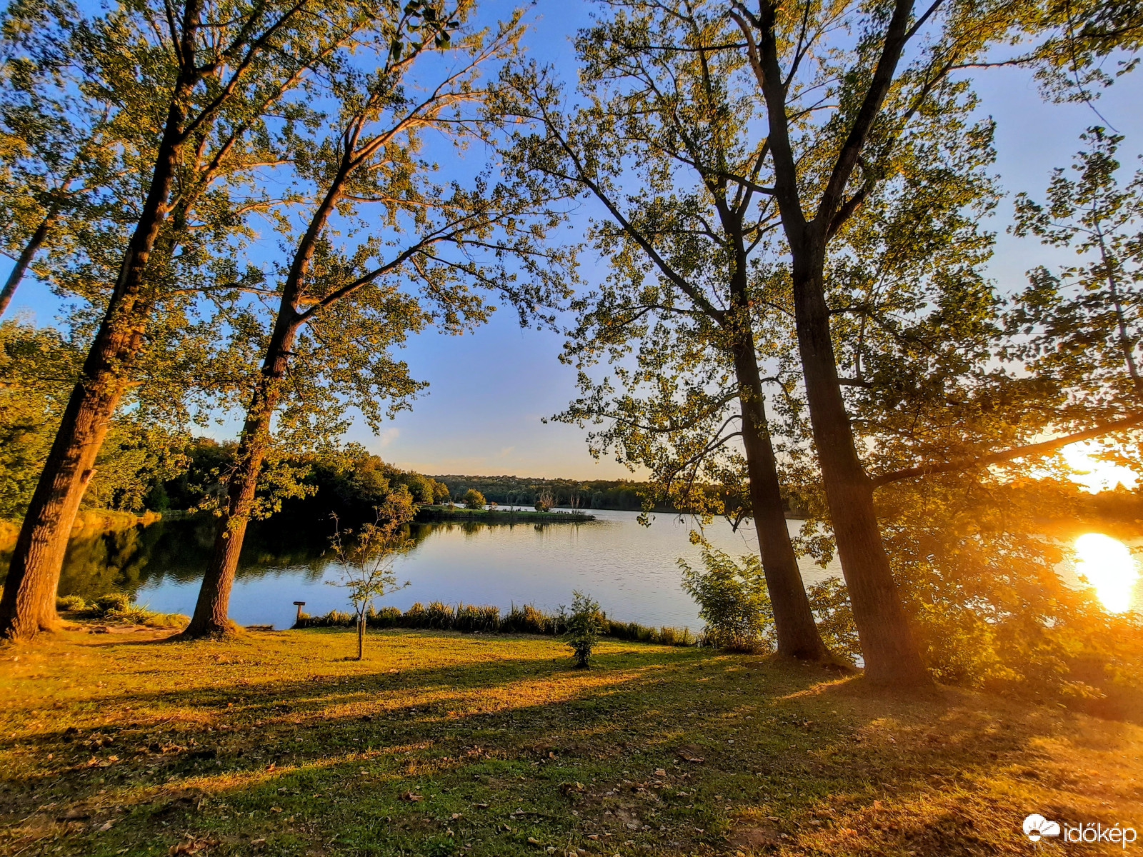 Tóparti naplemente Pécsről
