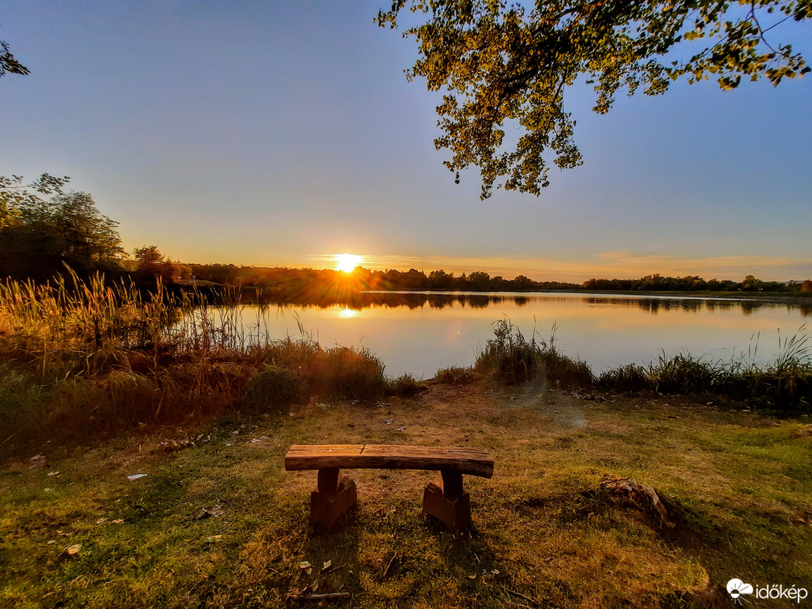 Tóparti naplemente Pécsről