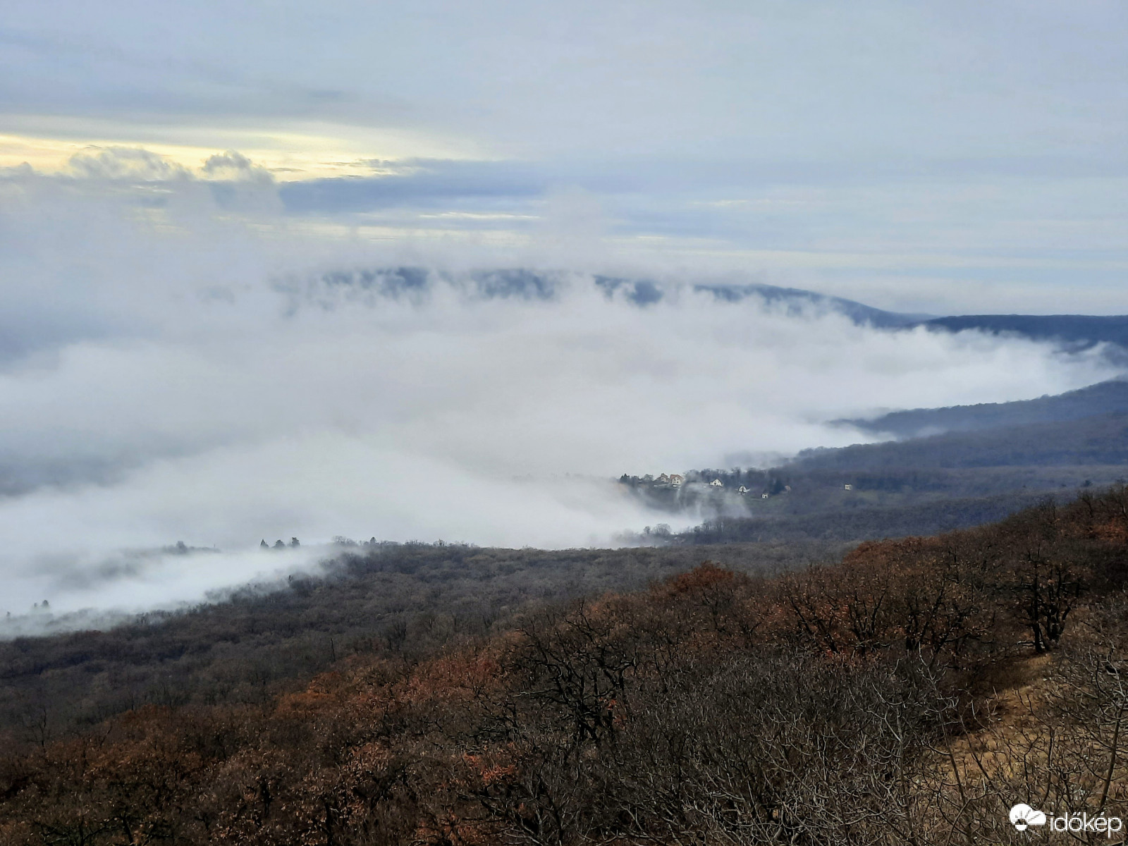 Ködpaplan a Mecsekből