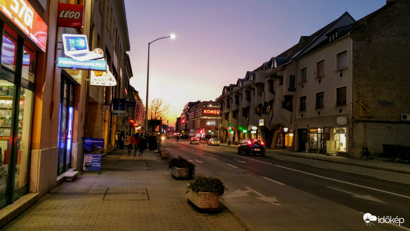 Nappal és az este határán Pécsett