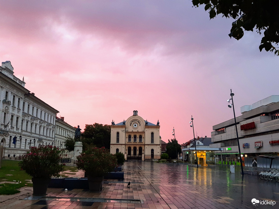 Hajnali égi csoda Pécsett