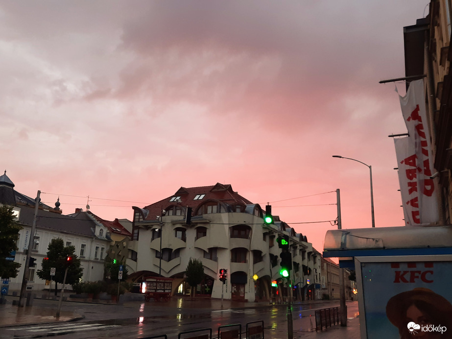 Hajnali égi csoda Pécsett