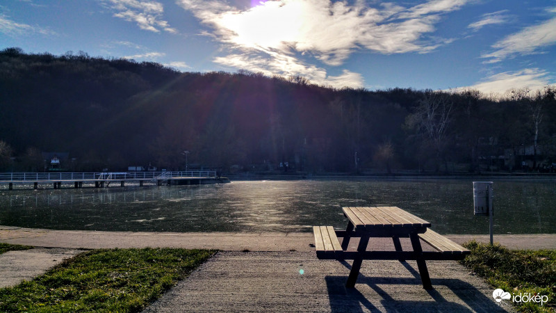 Napsütés, jeges tó