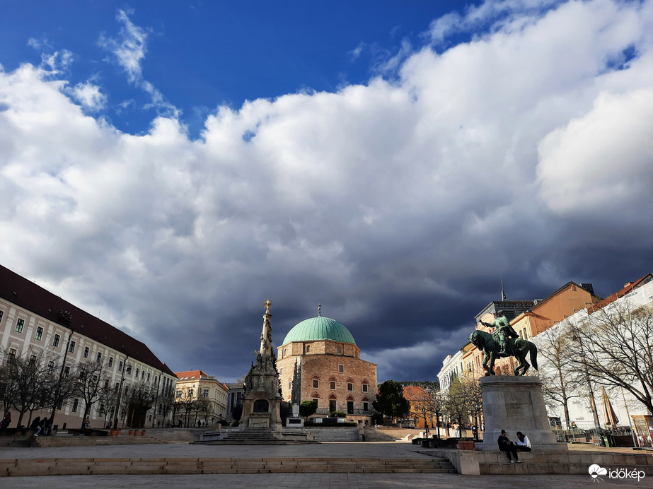 Záporfelhő Pécsett