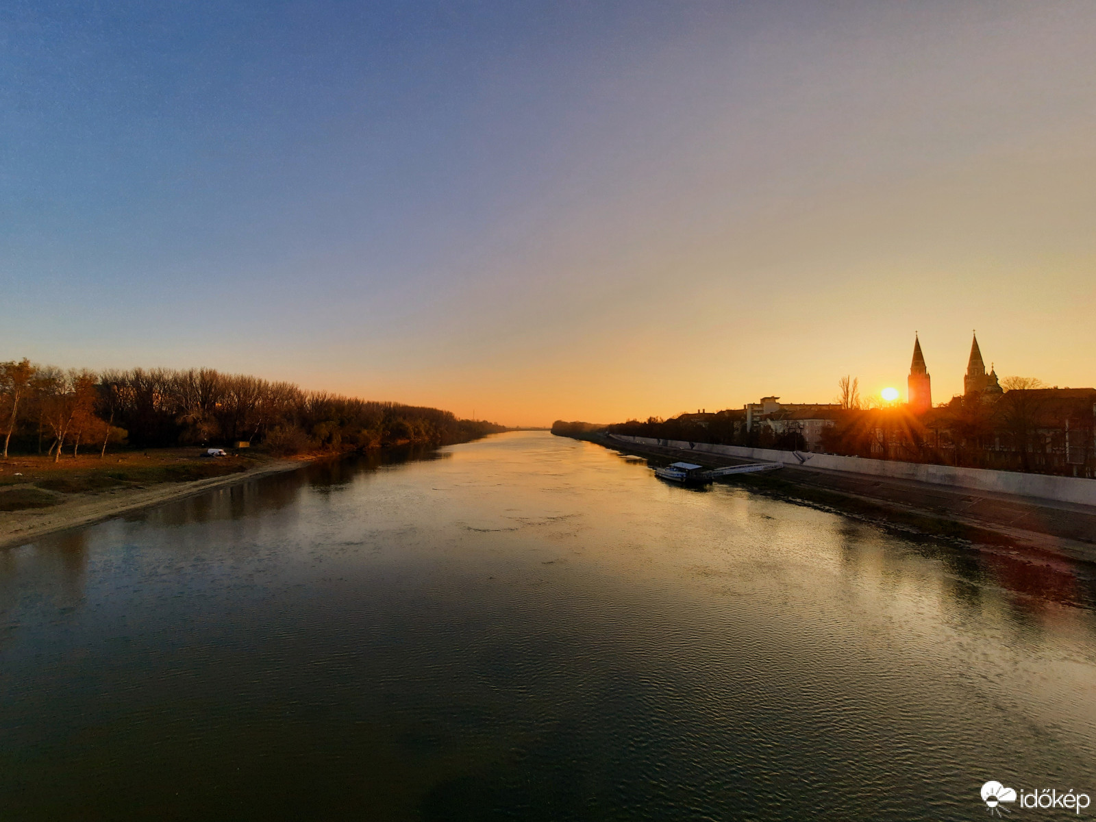 Tisza-parti naplemente Szegedről