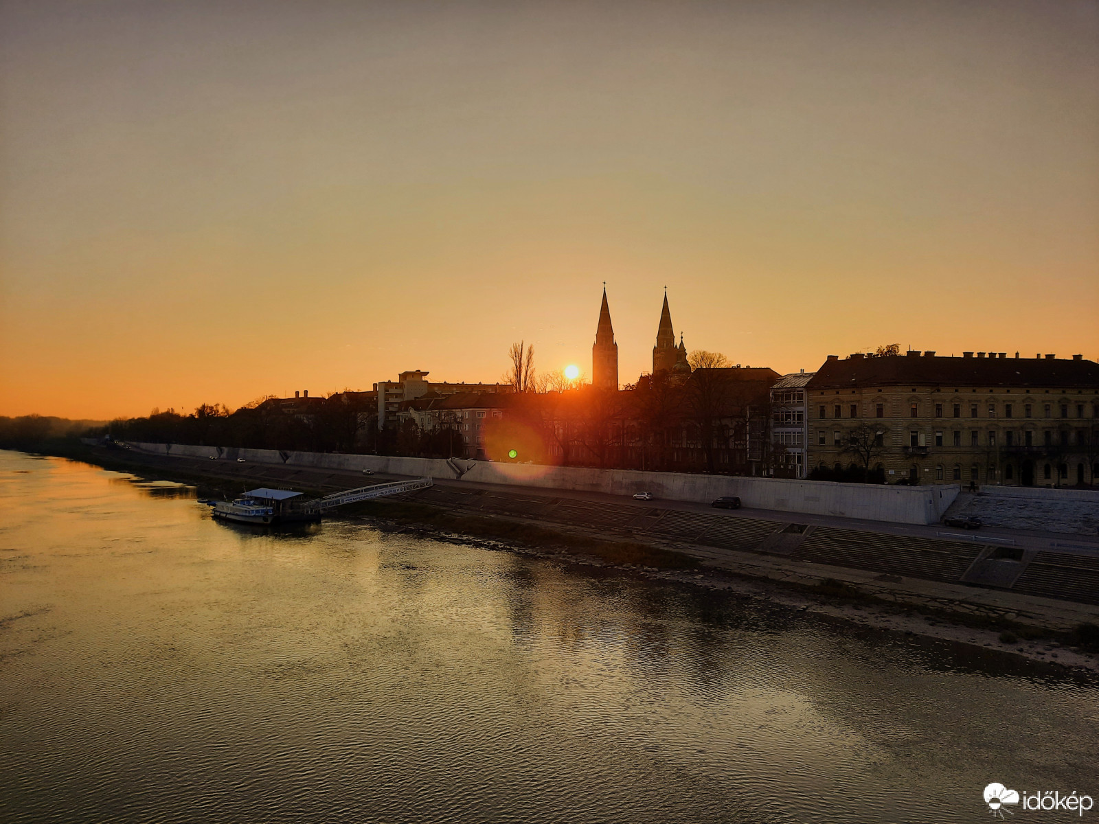 Tisza-parti naplemente Szegedről