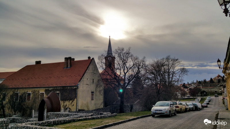 Szűrt napsütés Pécsett