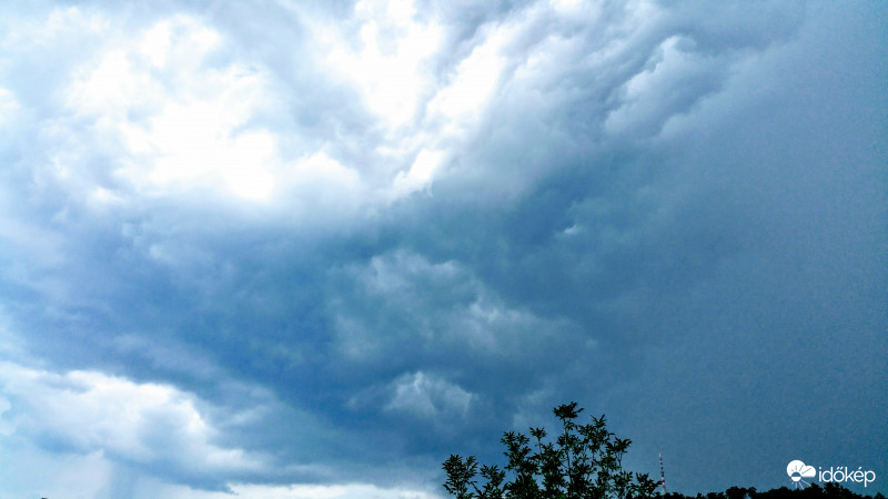 Záporfelhő Pécsett