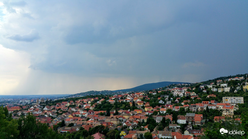 Zivatar a távolban Pécsett