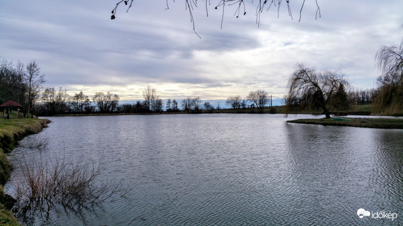 Erősen felhős égbolt