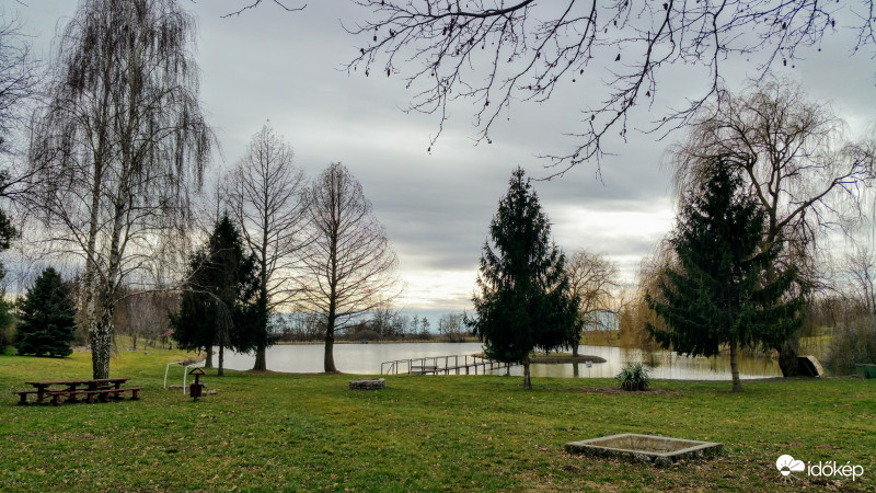 Erősen felhős égbolt